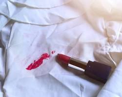 لکه رژ لب روی لباس