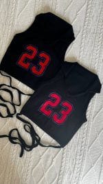 کراپ تاپ بندی مشکی با چاپ عدد بیست و سه