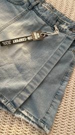 دامن شلوارکی جین یخی نمای نزدیک جلو