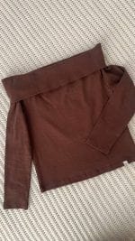 بلوز یقه قایقی کشبافت دخترانه قهوه ای