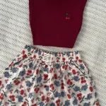 تاپ یقه اسکی طرح آلبالو و شلوارک با طرح آبالو و گلهای آبی