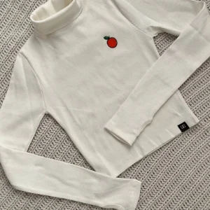 یقه اسکی دخترانه سفید با طرح پرتقال