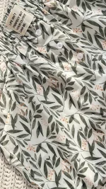 شلوارک راحتی دخترانه طرح برگ نمای نزدیک