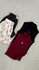 ست لباس راحتی و خانگی دخترانه طرح فانتزی مرد عنکبوتی با بلوز یقه اسکی مشکی و زرشکی مناسب استایل تین‌ایجری