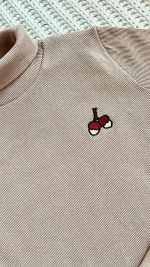 گلدوزی سینه یقه اسکی طرح بلوط