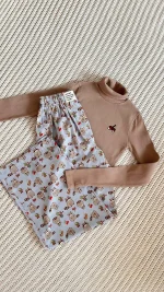 ست دخترانه یقه اسکی آستین فینگر دار و شلوار راحتی زنانه طرح بلوط و راکون